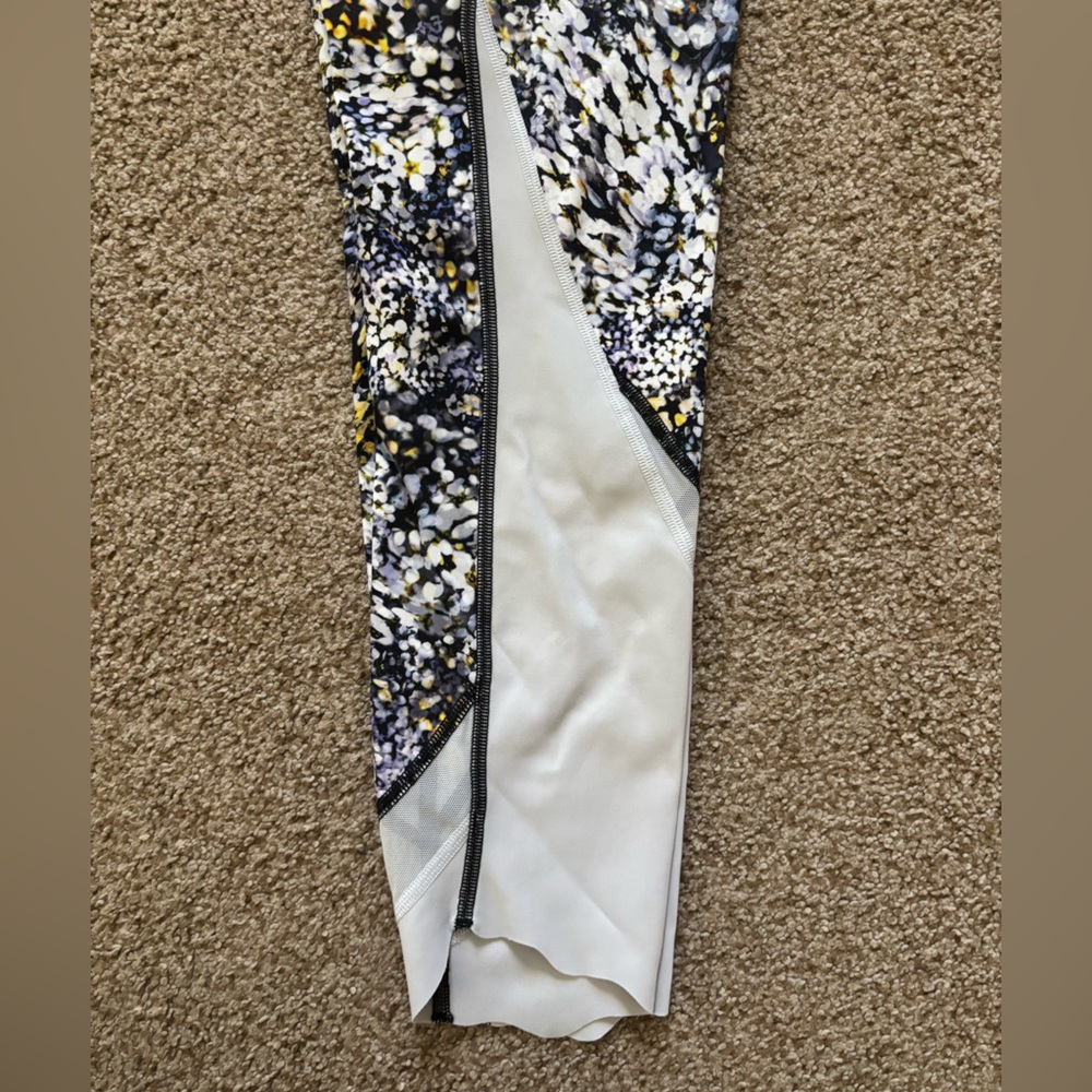 Lululemon Multicolor Floral Patterned Leggings - image 4